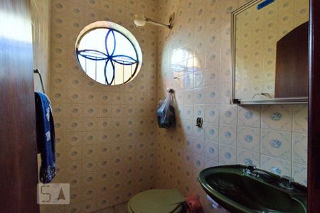 Casa à venda com 303m², 4 quartos e 6 vagasBanheiro de Serviço