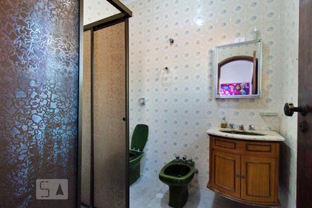 Casa à venda com 303m², 4 quartos e 6 vagasBanheiro da Suíte 2