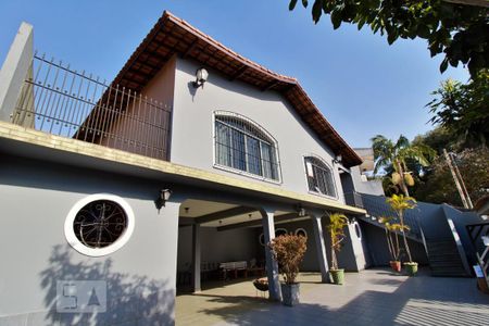 Casa à venda com 303m², 4 quartos e 6 vagasGaragem