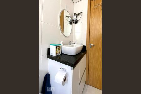 Apartamento à venda com 60m², 2 quartos e 1 vaga Apartamento à venda com 60m², 2 quartos e 1 vagaBanheiro