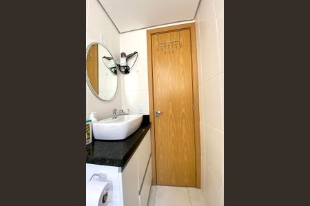 Apartamento à venda com 60m², 2 quartos e 1 vaga Apartamento à venda com 60m², 2 quartos e 1 vagaBanheiro