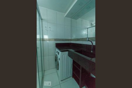 Banheiro de kitnet/studio para alugar com 1 quarto, 36m² em Novo Mundo, Curitiba