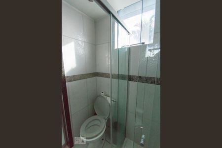 Banheiro de kitnet/studio para alugar com 1 quarto, 36m² em Novo Mundo, Curitiba