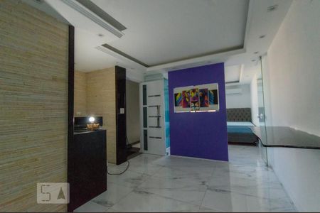 Sala de kitnet/studio para alugar com 1 quarto, 36m² em Novo Mundo, Curitiba