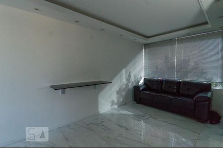 Sala de kitnet/studio para alugar com 1 quarto, 36m² em Novo Mundo, Curitiba