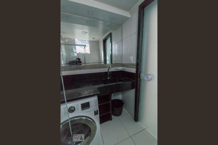 Banheiro de kitnet/studio para alugar com 1 quarto, 36m² em Novo Mundo, Curitiba