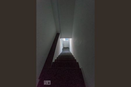 Studio para alugar com 36m², 1 quarto e sem vaga Studio para alugar com 36m², 1 quarto e sem vagaEscada