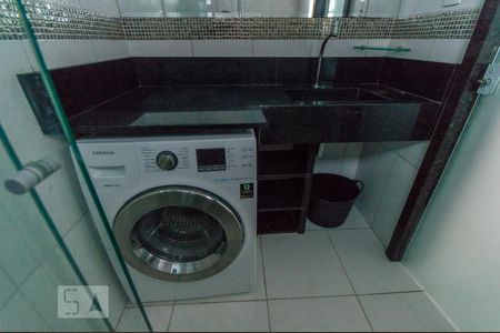 Banheiro de kitnet/studio para alugar com 1 quarto, 36m² em Novo Mundo, Curitiba