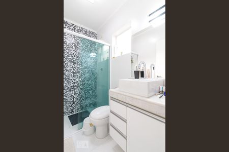 Casa à venda com 190m², 4 quartos e 3 vagasBanheiro quarto 2 suíte