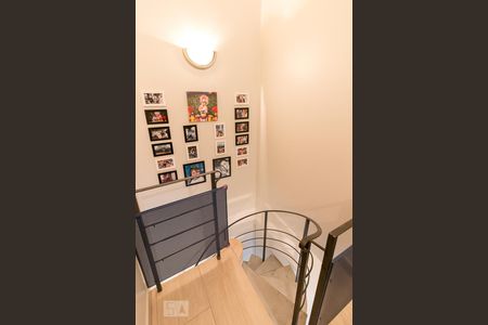 Casa à venda com 190m², 4 quartos e 3 vagasEscadas