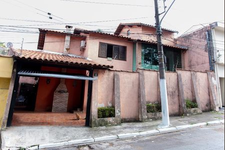 Casa para alugar com 200m², 3 quartos e 4 vagas Casa para alugar com 200m², 3 quartos e 4 vagasFachada