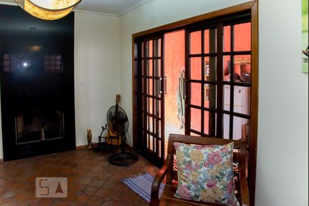 Casa para alugar com 200m², 3 quartos e 4 vagas Casa para alugar com 200m², 3 quartos e 4 vagasSala de estar com lareira