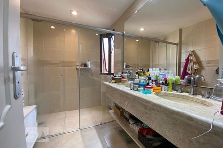 Apartamento para alugar com 200m², 3 quartos e 4 vagasBanheiro da Suíte 1