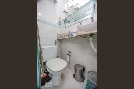 Banheiro Social de kitnet/studio para alugar com 1 quarto, 25m² em Centro, Niterói