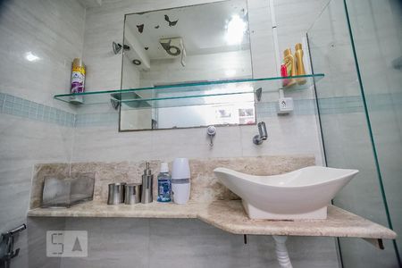 Banheiro Social de kitnet/studio para alugar com 1 quarto, 25m² em Centro, Niterói