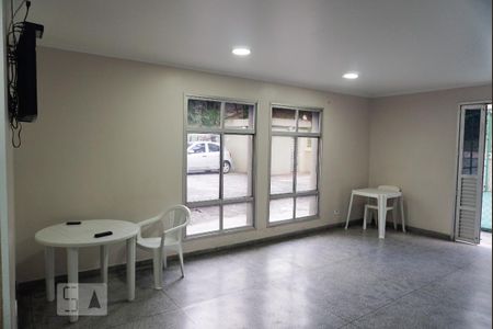 Apartamento para alugar com 50m², 2 quartos e 1 vaga Apartamento para alugar com 50m², 2 quartos e 1 vagaÁrea comum - Salão de festas
