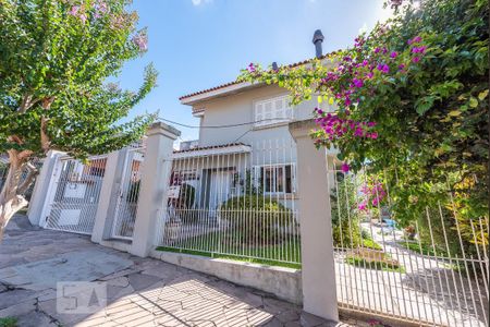 Casa à venda com 290m², 3 quartos e 2 vagas Casa à venda com 290m², 3 quartos e 2 vagasFachada