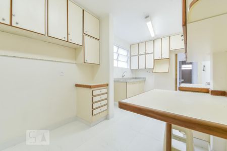 Apartamento à venda com 180m², 3 quartos e 1 vagaCozinha