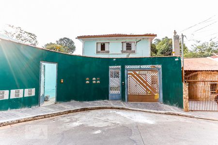 Casa à venda com 250m², 3 quartos e 1 vaga Casa à venda com 250m², 3 quartos e 1 vagaFachada
