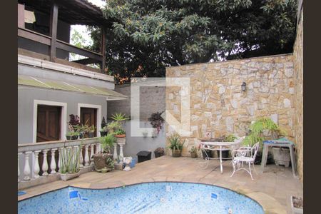 Casa à venda com 413m², 5 quartos e 6 vagasQuintal