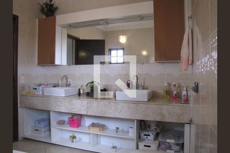 Casa à venda com 413m², 5 quartos e 6 vagasBanheiro Suíte 1