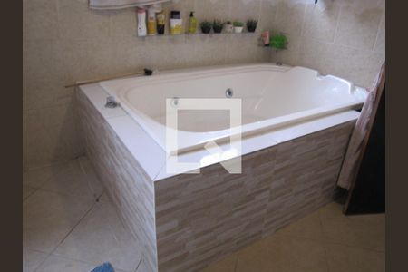 Casa à venda com 413m², 5 quartos e 6 vagasBanheiro Suíte 1