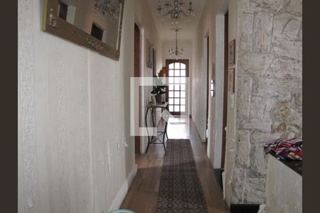 Casa à venda com 413m², 5 quartos e 6 vagasCorredor