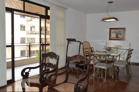 Apartamento à venda com 192m², 4 quartos e 2 vagasSala