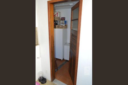 Apartamento à venda com 192m², 4 quartos e 2 vagasQuarto e Banheiro de Serviço