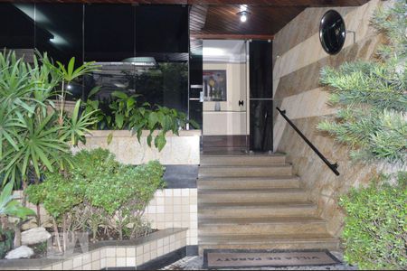 Apartamento à venda com 192m², 4 quartos e 2 vagasEntrada