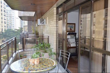 Apartamento à venda com 192m², 4 quartos e 2 vagasVaranda da Sala