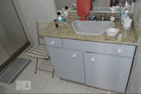 Apartamento à venda com 192m², 4 quartos e 2 vagasBanheiro da Suíte 1