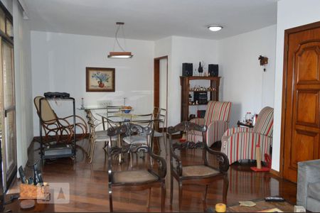 Apartamento à venda com 192m², 4 quartos e 2 vagasSala