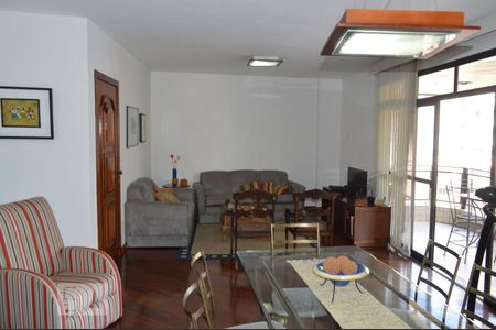 Apartamento à venda com 192m², 4 quartos e 2 vagasSala