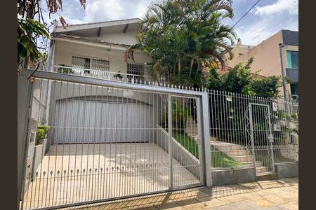 Casa à venda com 450m², 4 quartos e 4 vagas Casa à venda com 450m², 4 quartos e 4 vagasFachada
