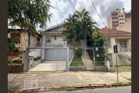 Casa à venda com 450m², 4 quartos e 4 vagas Casa à venda com 450m², 4 quartos e 4 vagasFachada