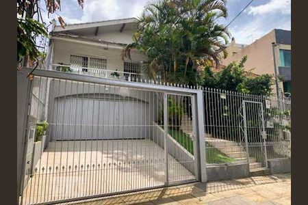 Casa à venda com 450m², 4 quartos e 4 vagas Casa à venda com 450m², 4 quartos e 4 vagasFachada