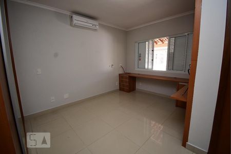 Quarto Suíte 1 de casa para alugar com 5 quartos, 300m² em Guará Ii, Brasília
