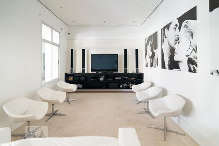Apartamento para alugar com 124m², 2 quartos e 2 vagas Apartamento para alugar com 124m², 2 quartos e 2 vagasSala Cinema
