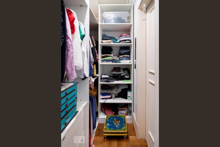 Apartamento para alugar com 124m², 2 quartos e 2 vagas Apartamento para alugar com 124m², 2 quartos e 2 vagasCloset Quarto 2 - Suíte