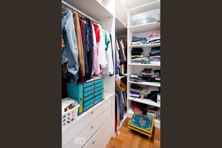 Apartamento para alugar com 124m², 2 quartos e 2 vagas Apartamento para alugar com 124m², 2 quartos e 2 vagasCloset Quarto 2 - Suíte