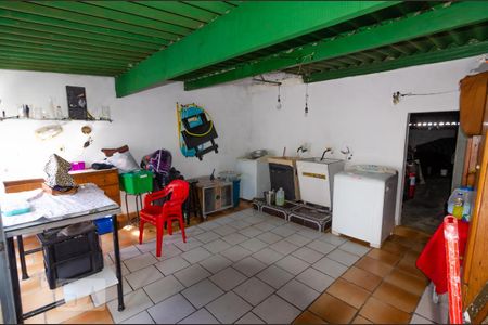 Casa para alugar com 200m², 4 quartos e 5 vagas Casa para alugar com 200m², 4 quartos e 5 vagasLavanderia