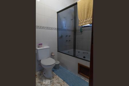Casa à venda com 297m², 3 quartos e 5 vagasBanheiro da suíte 1