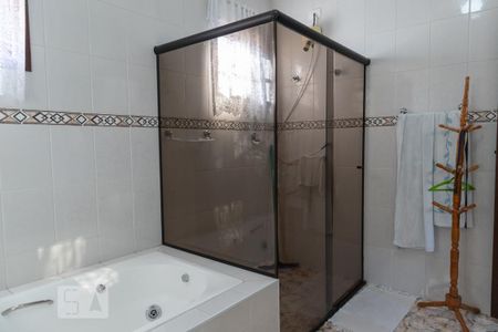 Casa à venda com 297m², 3 quartos e 5 vagasBanheiro da suíte 2