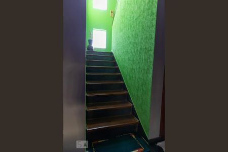 Casa à venda com 297m², 3 quartos e 5 vagasEscada