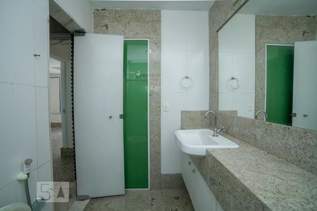 Banheiro do Quarto 2 de apartamento para alugar com 4 quartos, 125m² em Calafate, Belo Horizonte