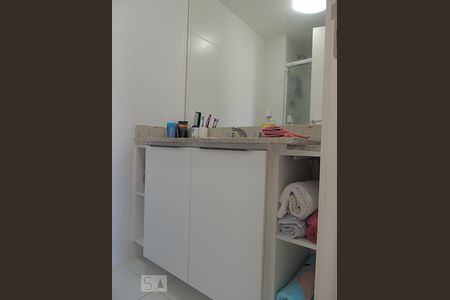 Apartamento para alugar com 75m², 2 quartos e 1 vagaBanheiro Social - Armário,- Espelho