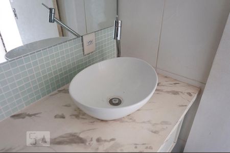 Banheiro de apartamento para alugar com 1 quarto, 28m² em Teresópolis, Porto Alegre