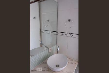 Banheiro de apartamento para alugar com 1 quarto, 28m² em Teresópolis, Porto Alegre