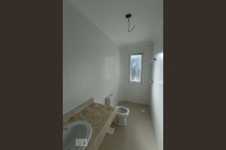 Casa de condomínio à venda com 241m², 3 quartos e 2 vagasBanheiro do Quarto 2